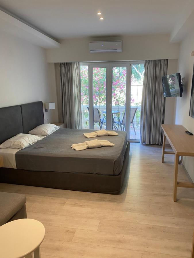 Callisto Beach Hotel リアパデス エクステリア 写真
